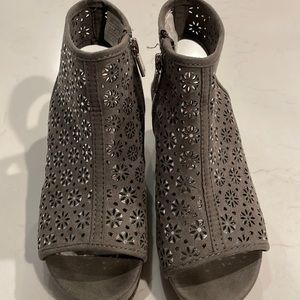 Girls Size 3 Grey Kenneth Cole Booties